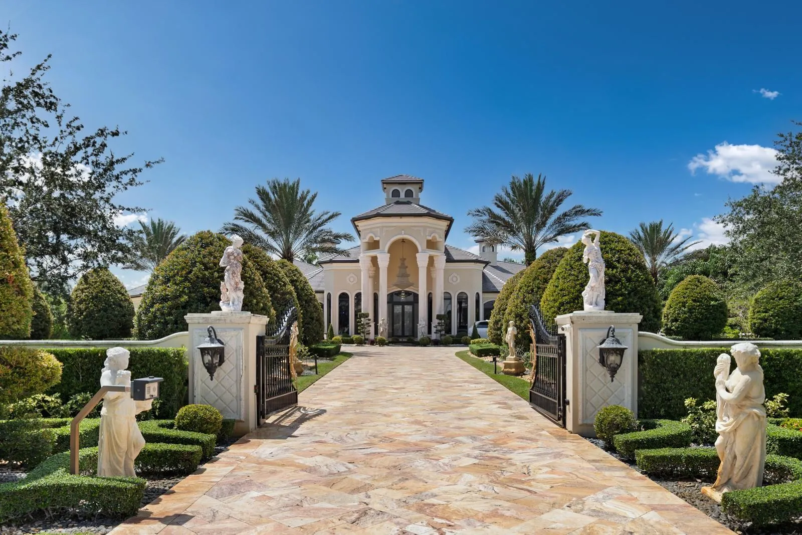 16800 Berkshire Ct