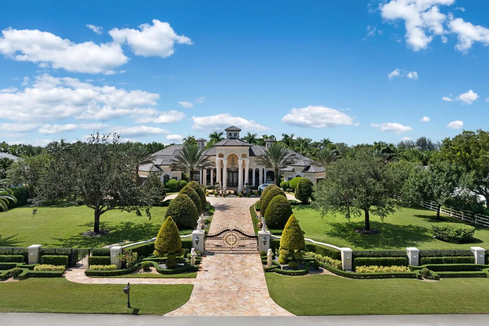 16800 Berkshire Ct