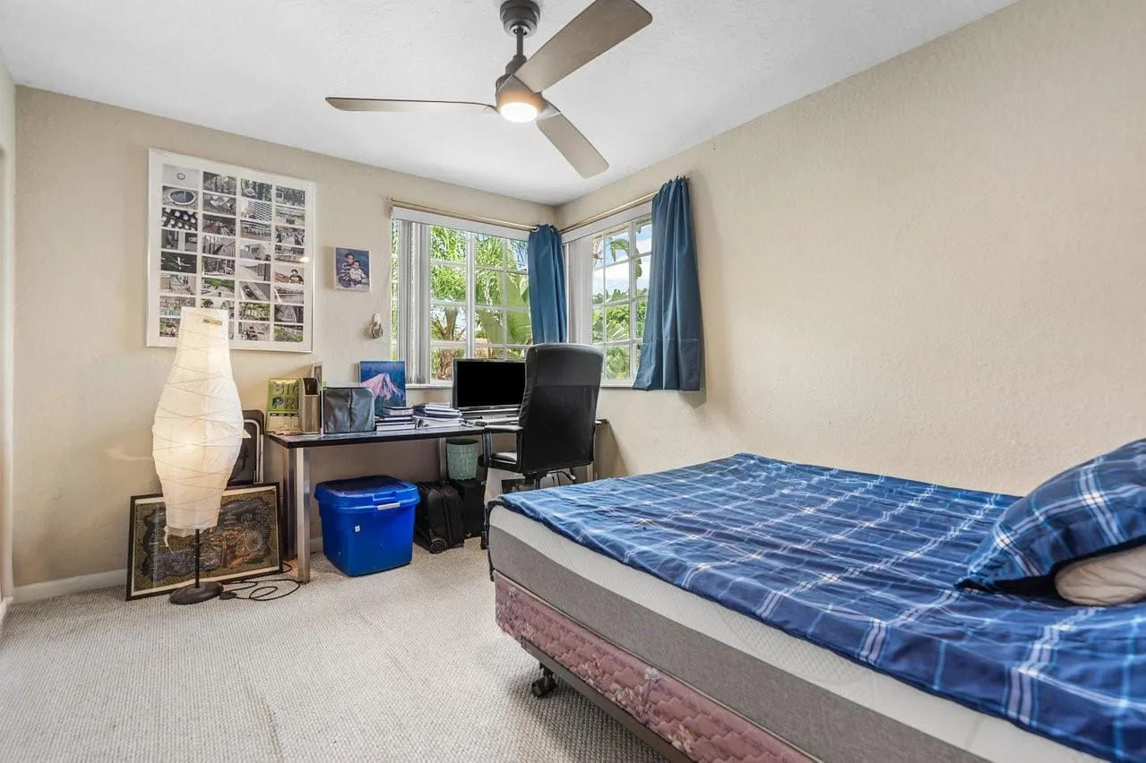 1075 Spyglass