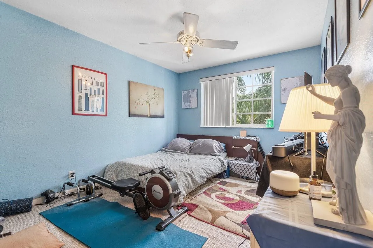 1075 Spyglass