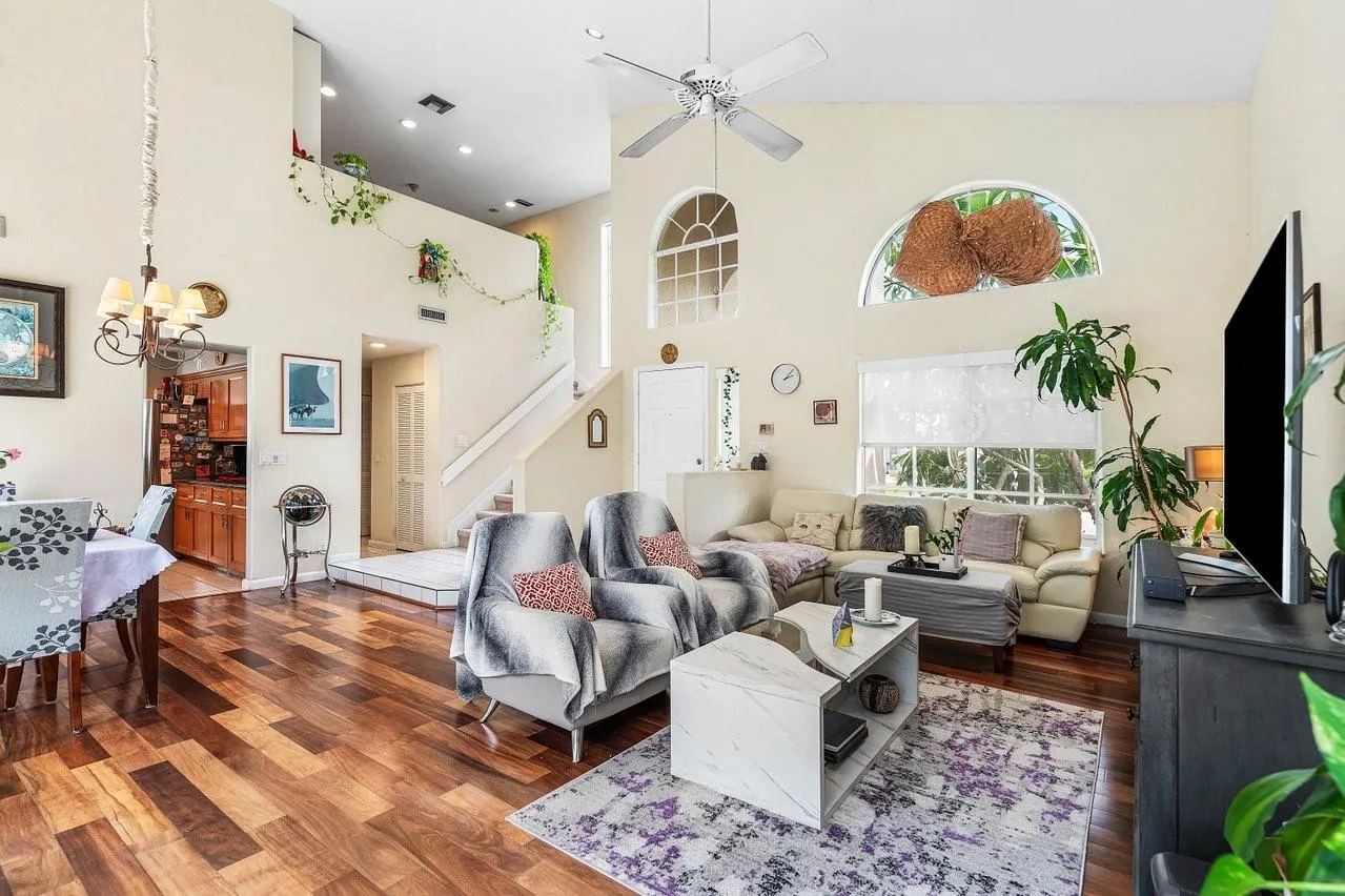 1075 Spyglass