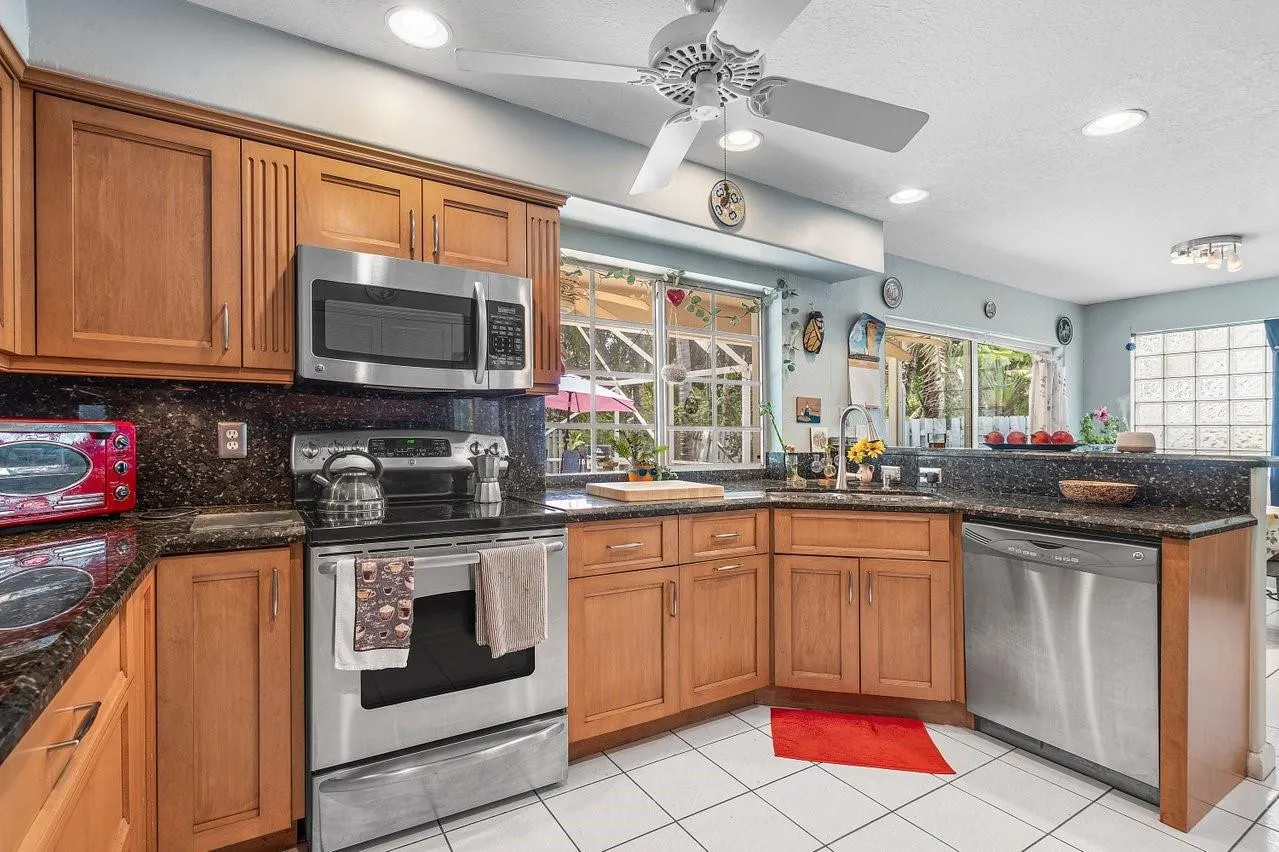 1075 Spyglass