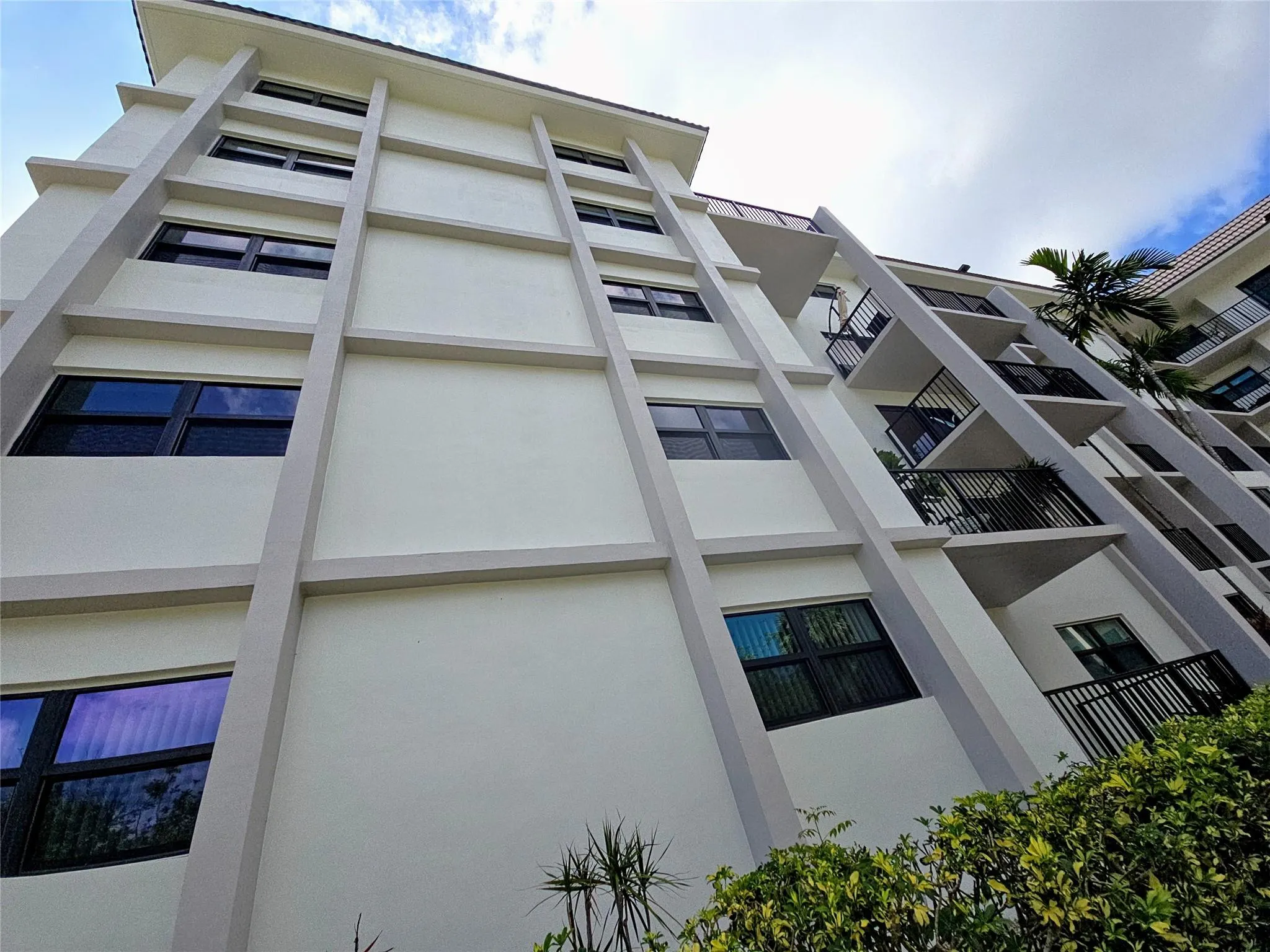 900 River Reach Dr, #517