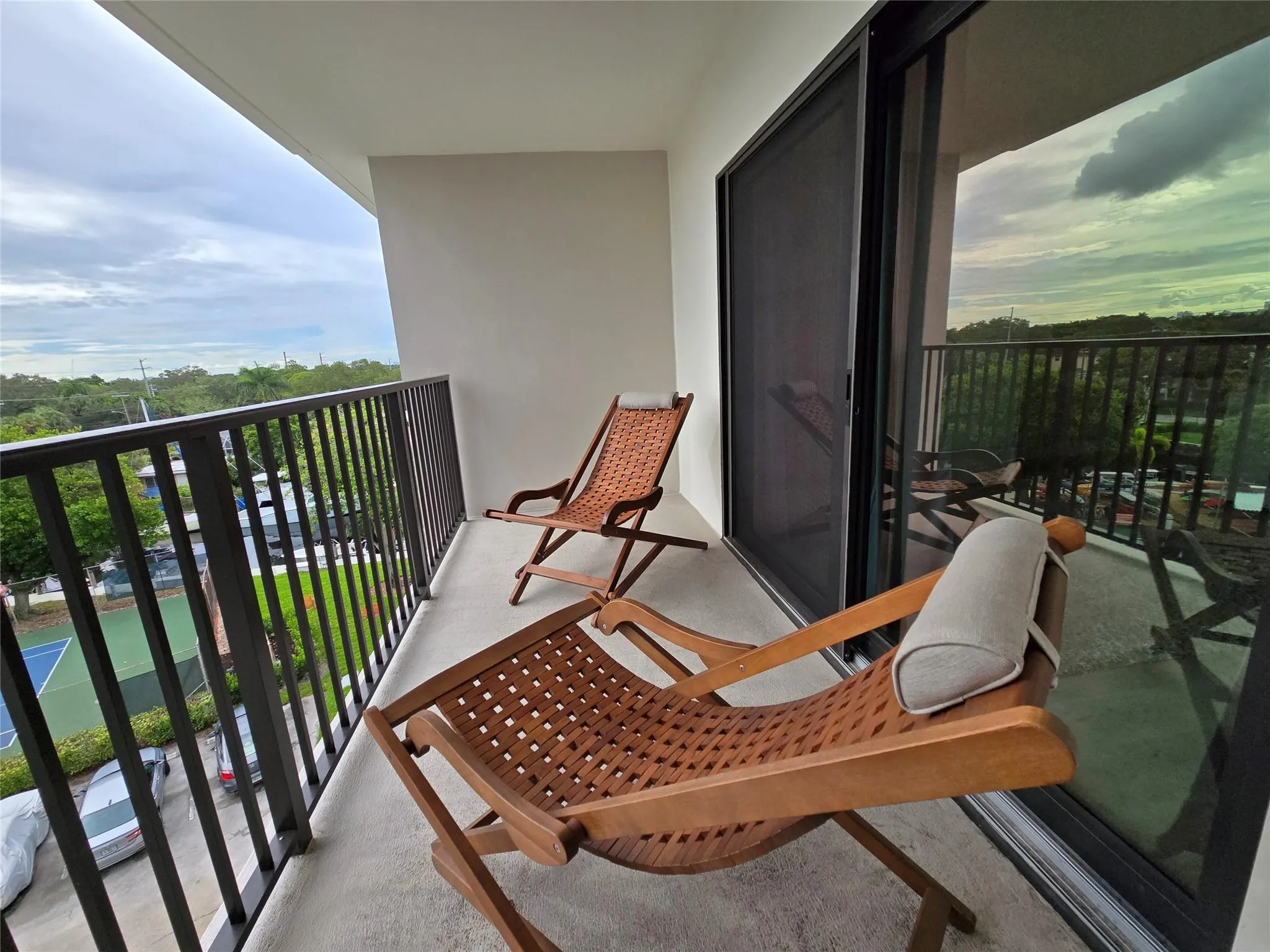 900 River Reach Dr, #517