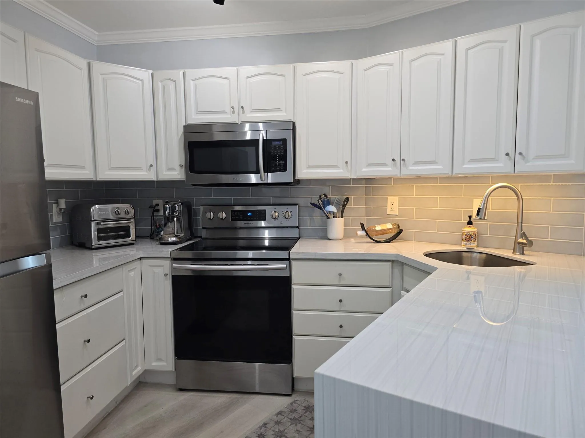 900 River Reach Dr, #517