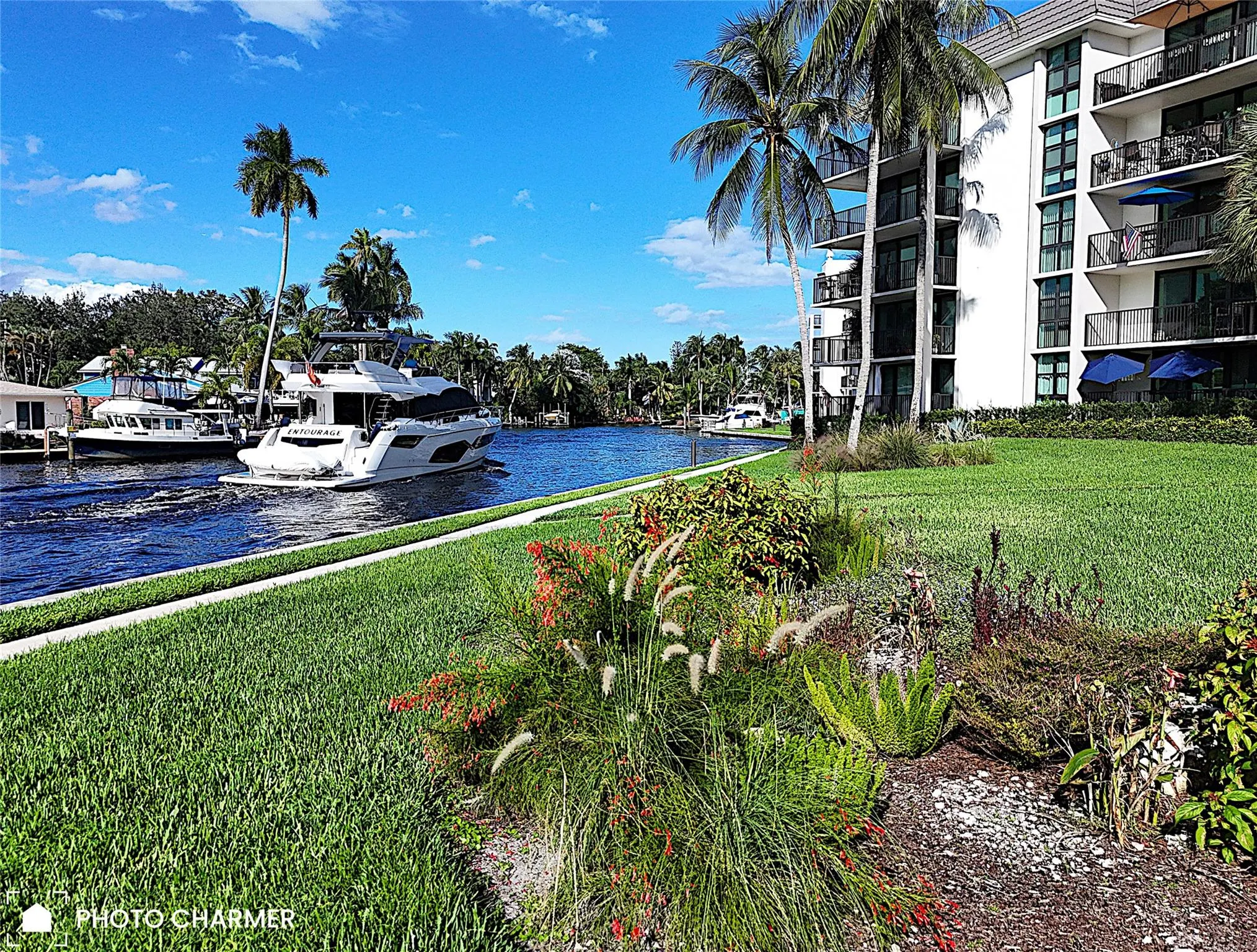 900 River Reach Dr, #517