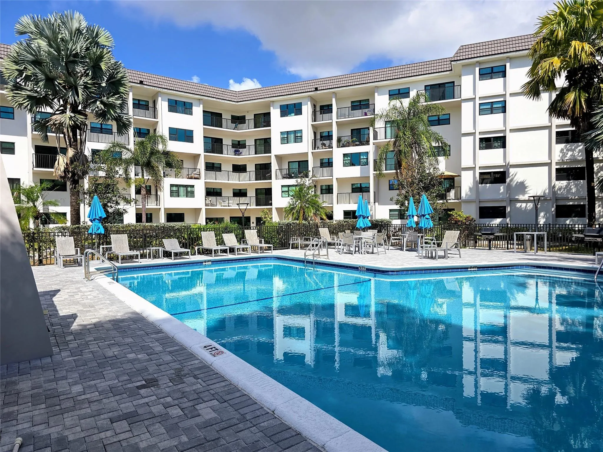 900 River Reach Dr, #517
