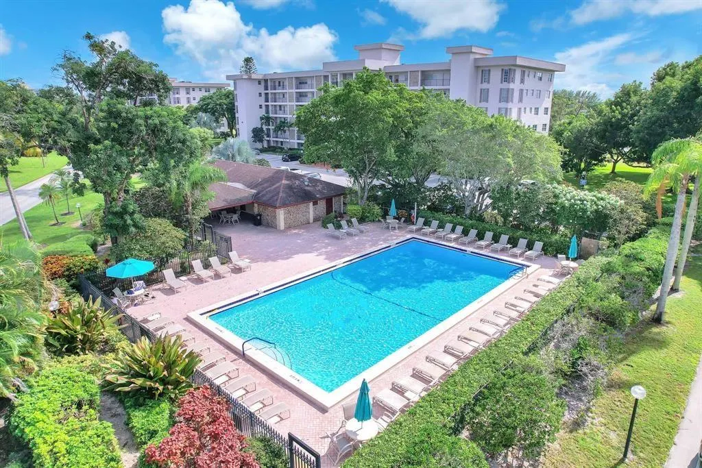 3000 N Palm Aire Dr, #306