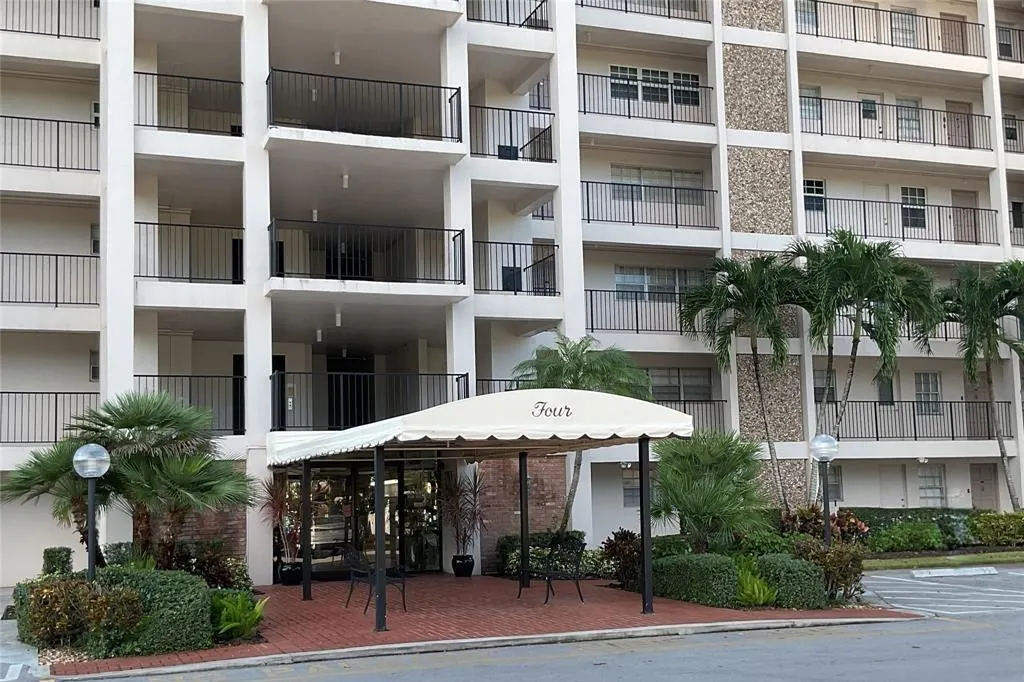 3000 N Palm Aire Dr, #306
