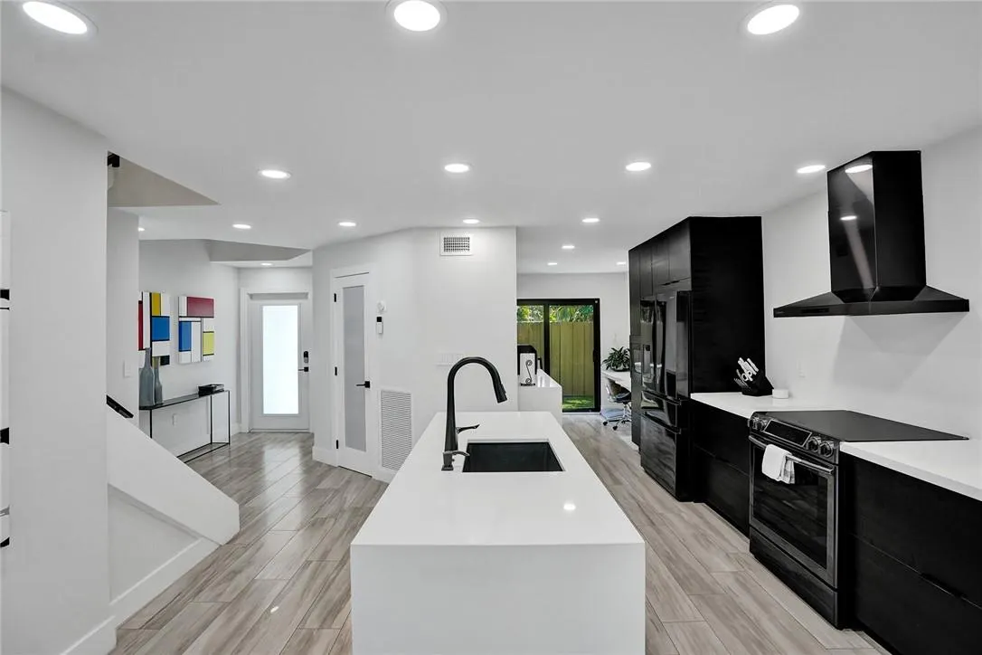 91 NE 17th Ct
