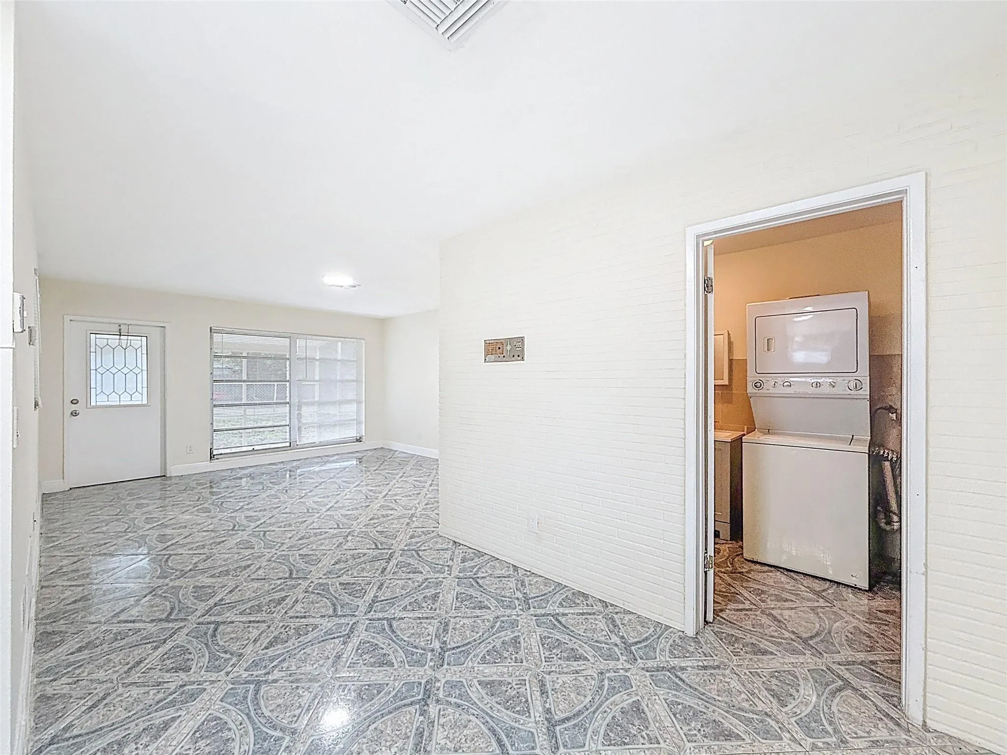 242 NE 26th Ct
