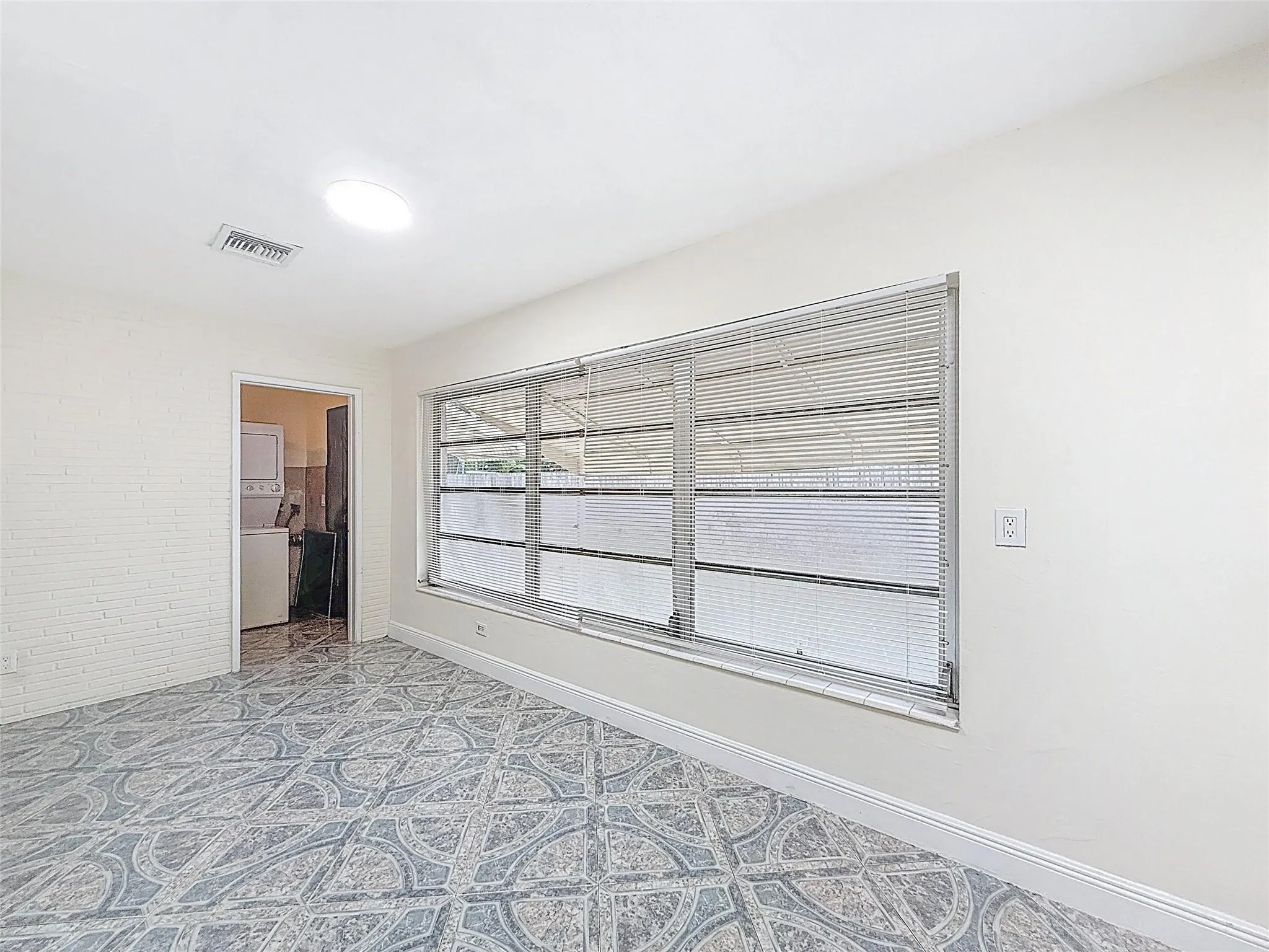 242 NE 26th Ct