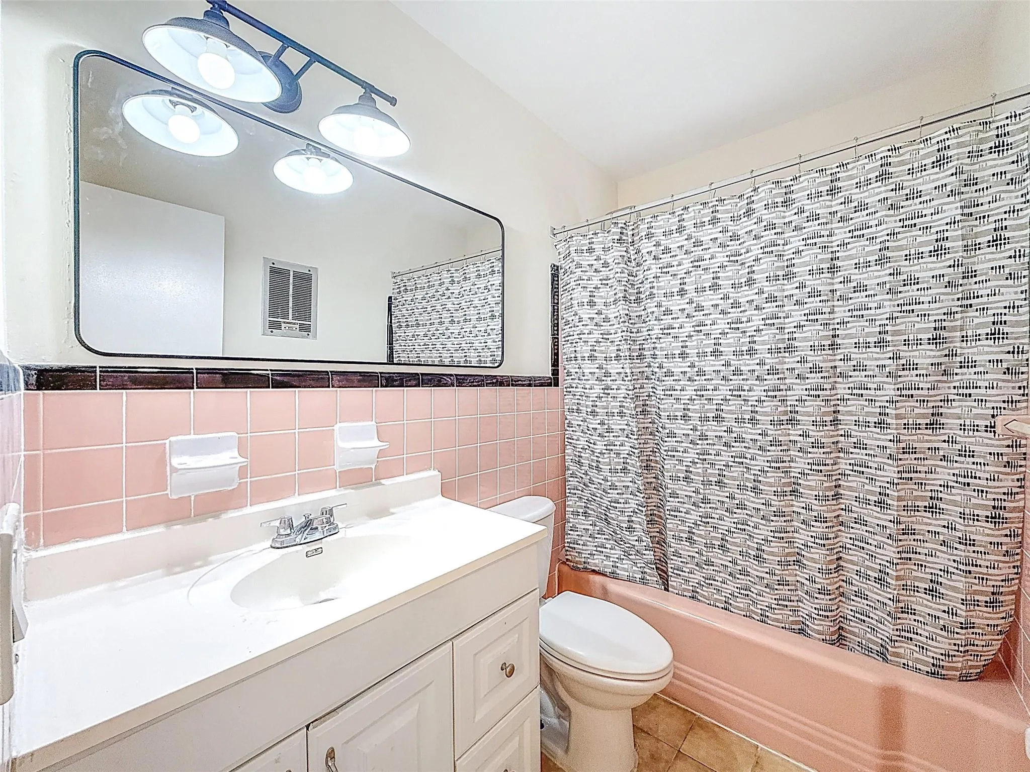 242 NE 26th Ct