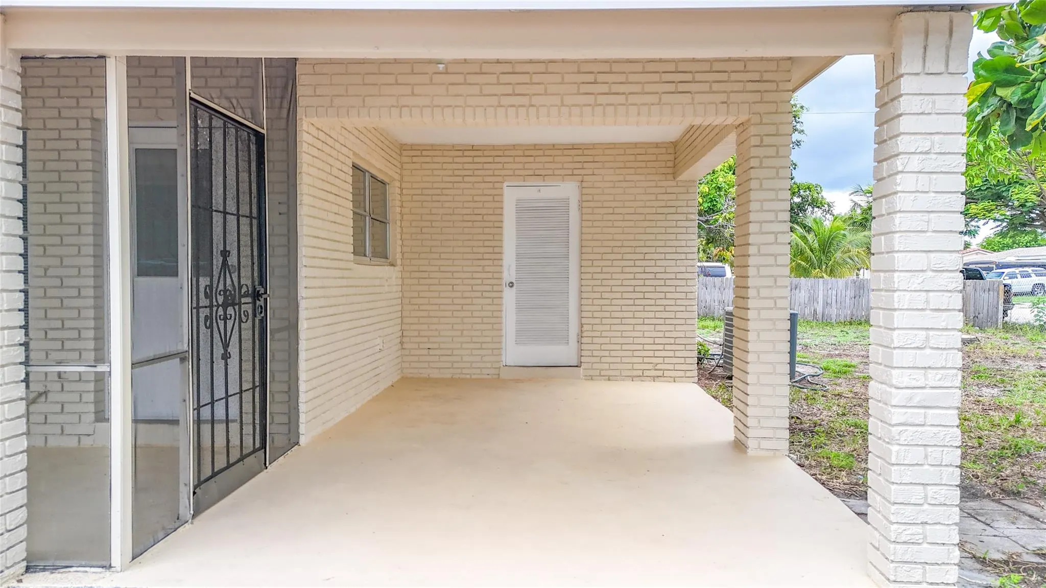 242 NE 26th Ct