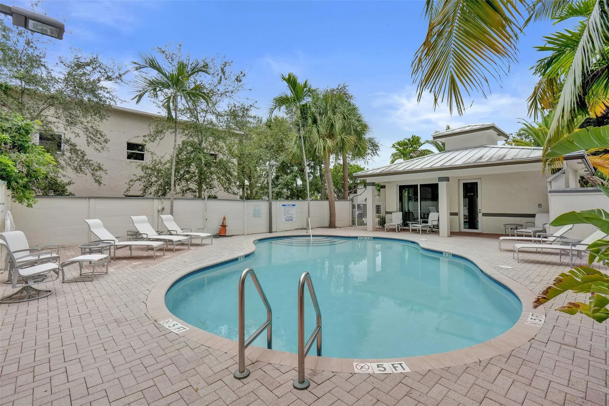 121 SE 7th Ave, #121