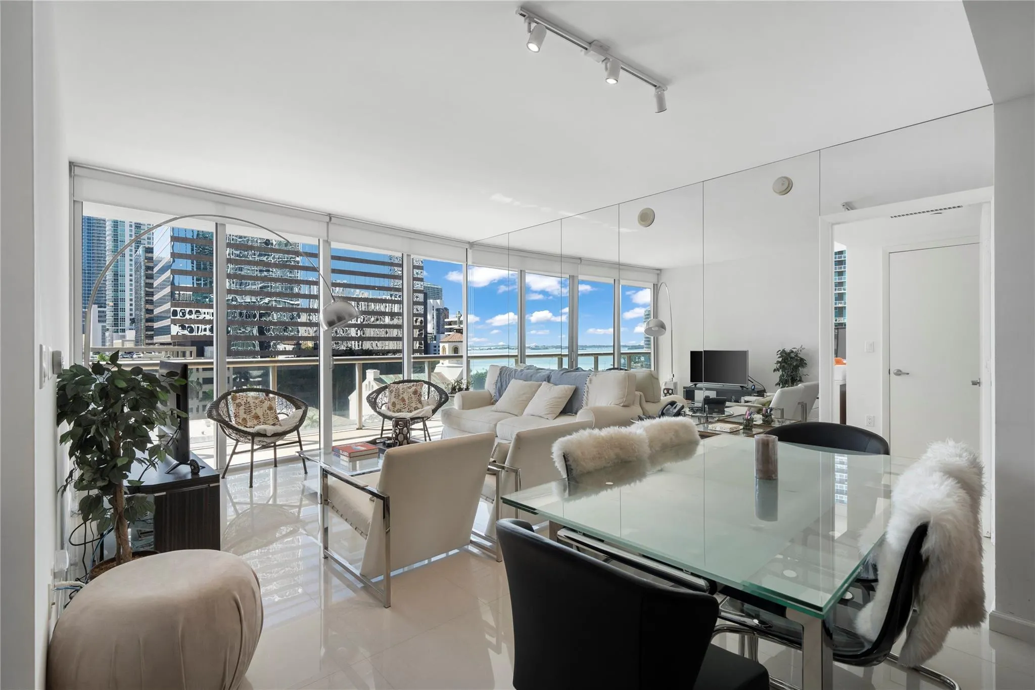 495 Brickell Ave, #811