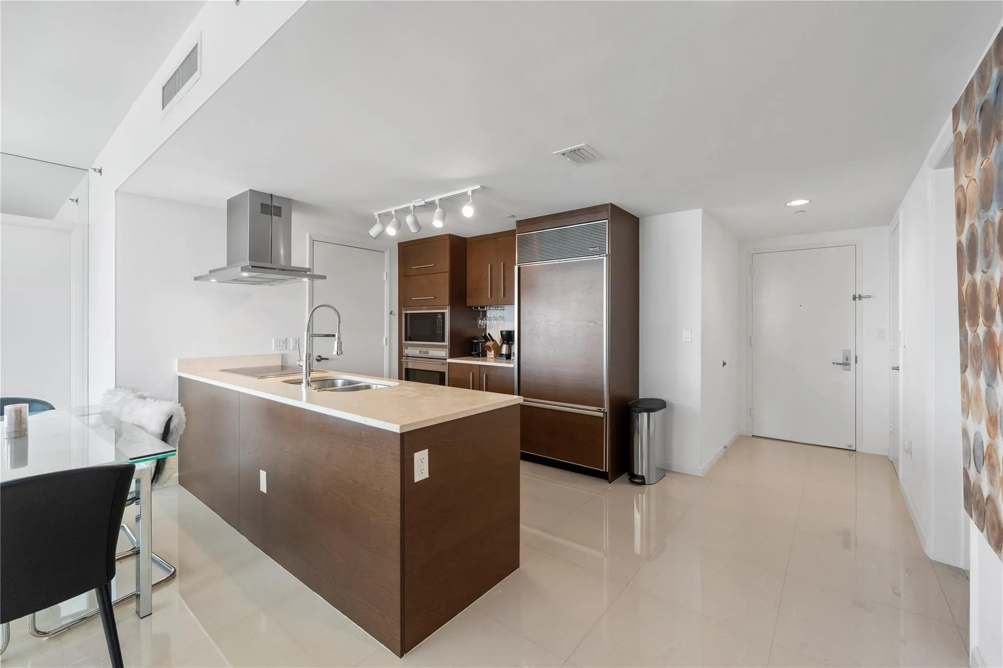 495 Brickell Ave, #811