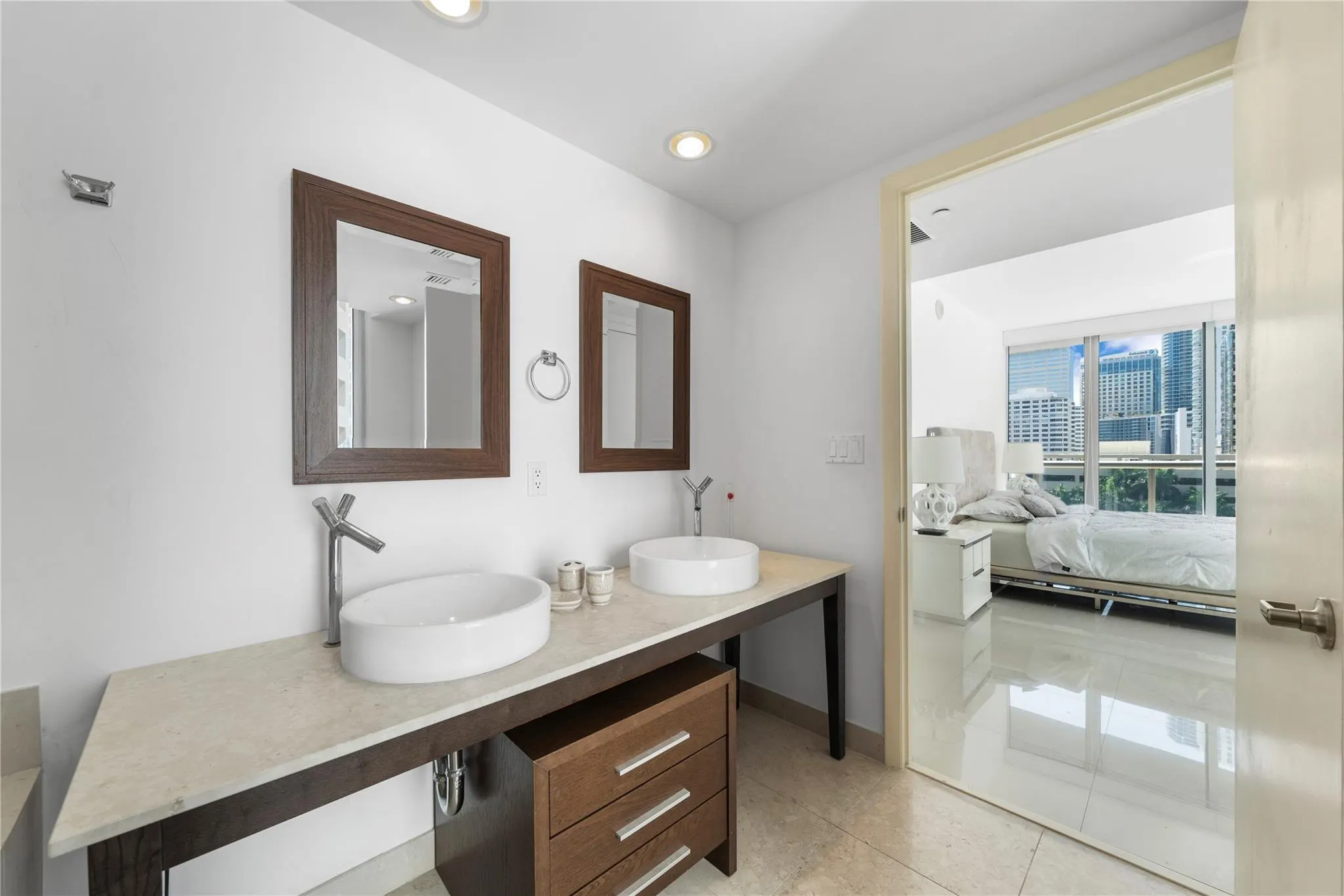 495 Brickell Ave, #811