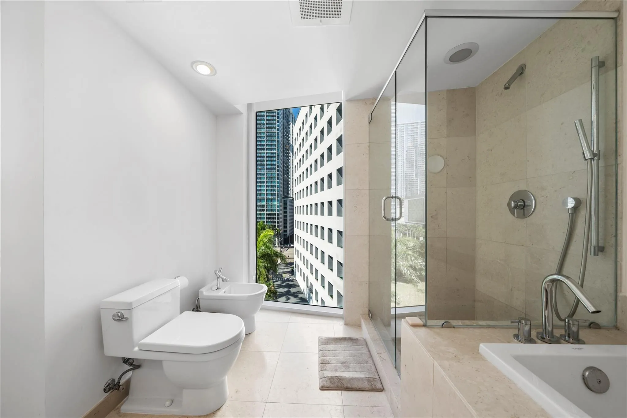 495 Brickell Ave, #811