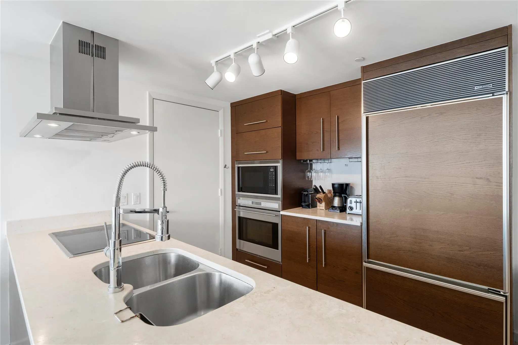 495 Brickell Ave, #811