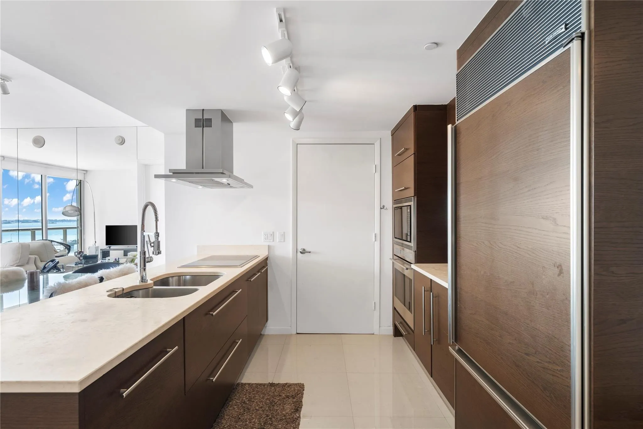 495 Brickell Ave, #811