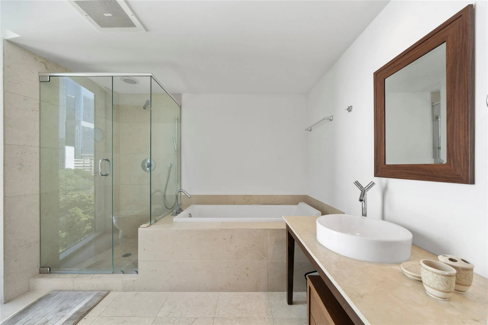 495 Brickell Ave, #811