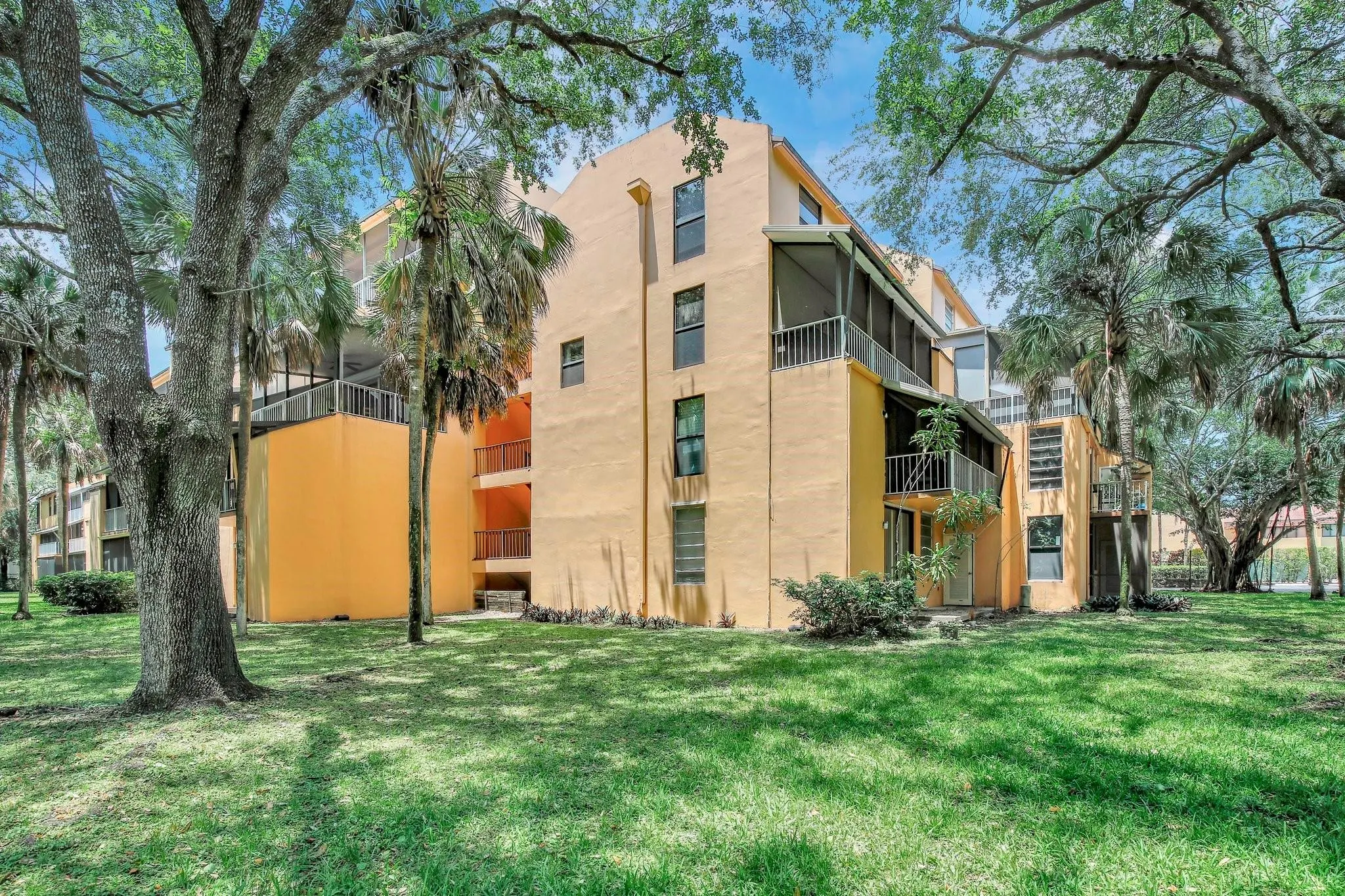 400 Commodore Dr, #313