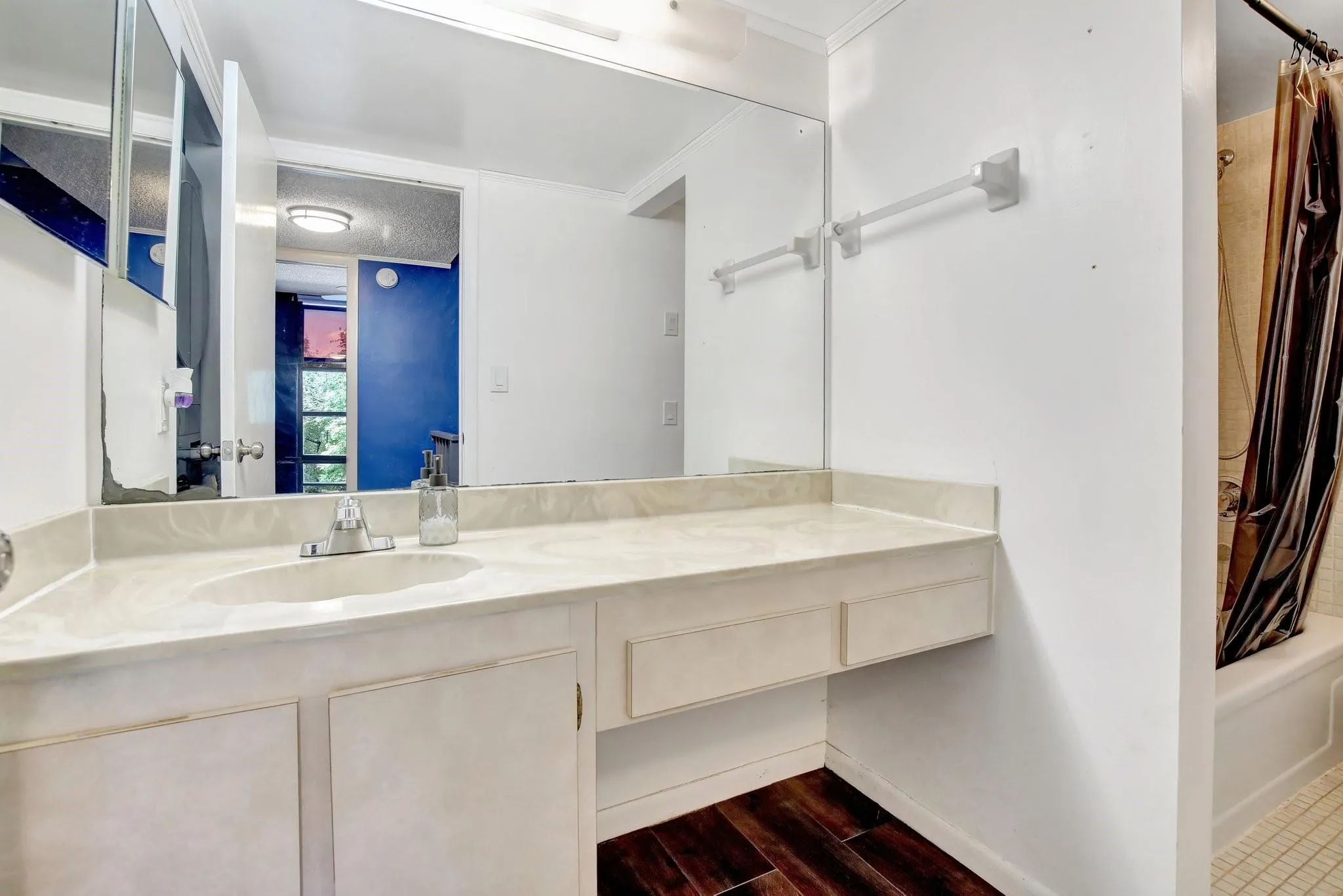 400 Commodore Dr, #313