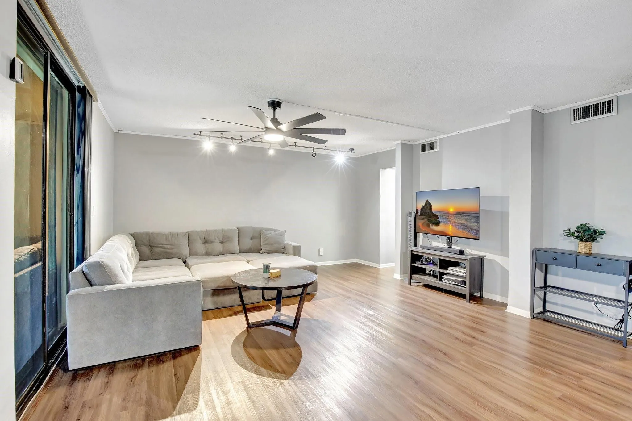 400 Commodore Dr, #313