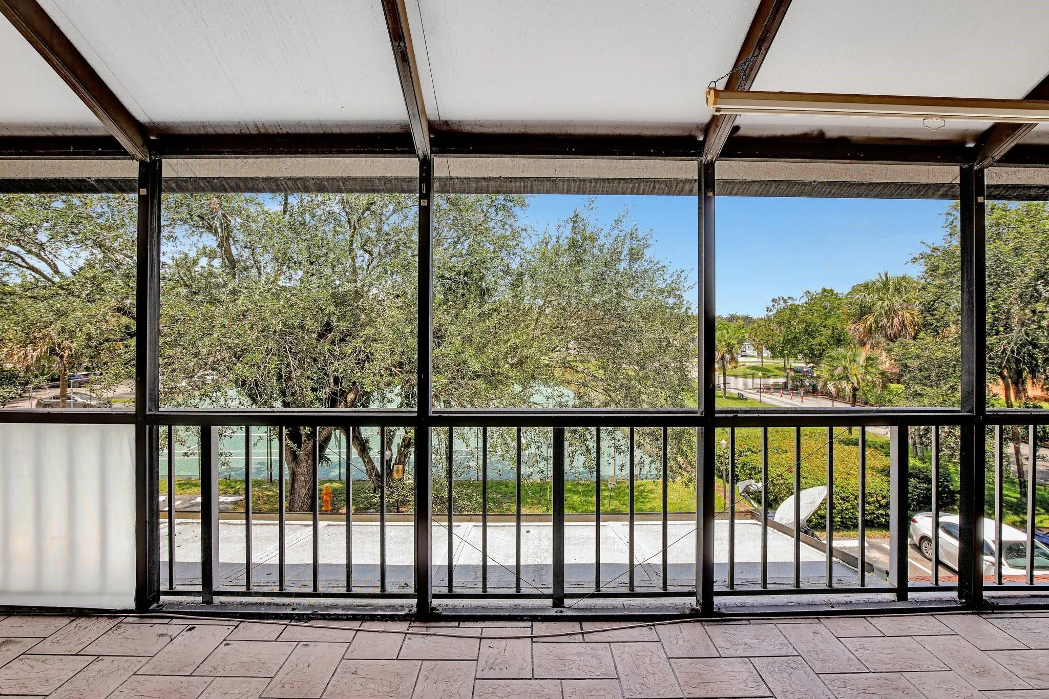 400 Commodore Dr, #313