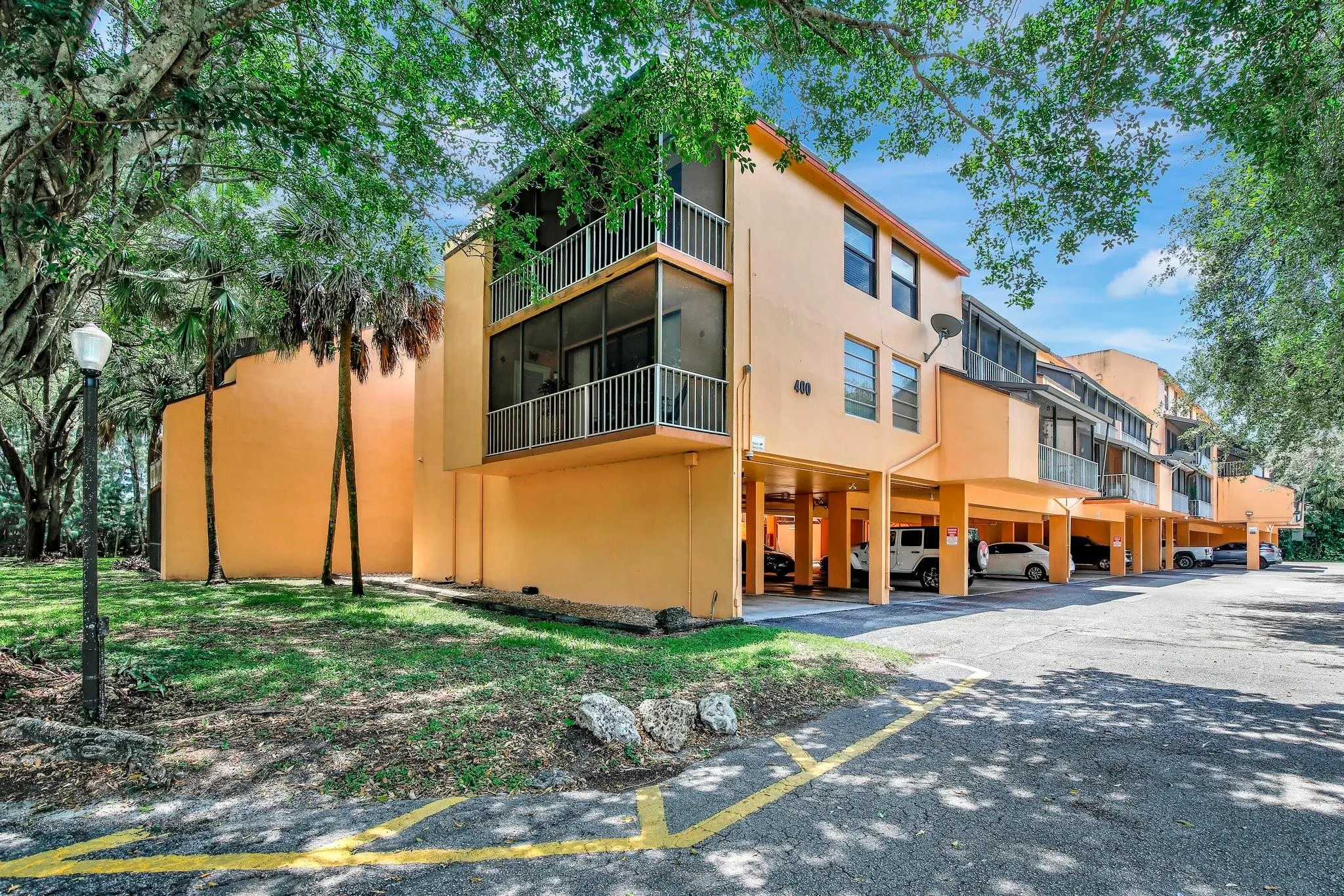 400 Commodore Dr, #313