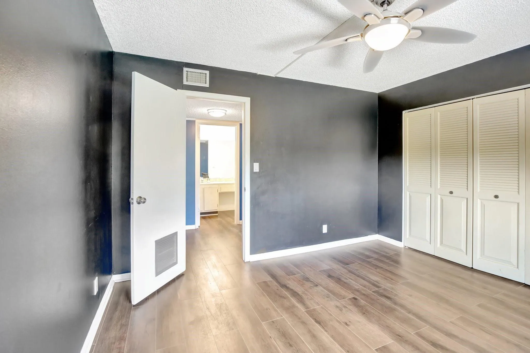 400 Commodore Dr, #313