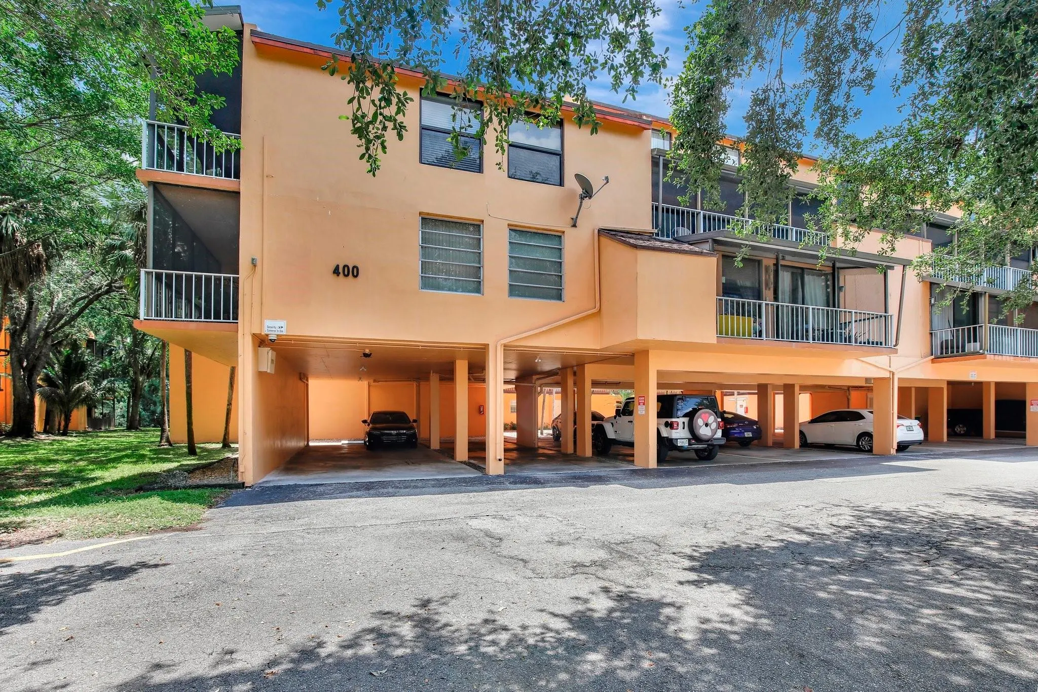 400 Commodore Dr, #313