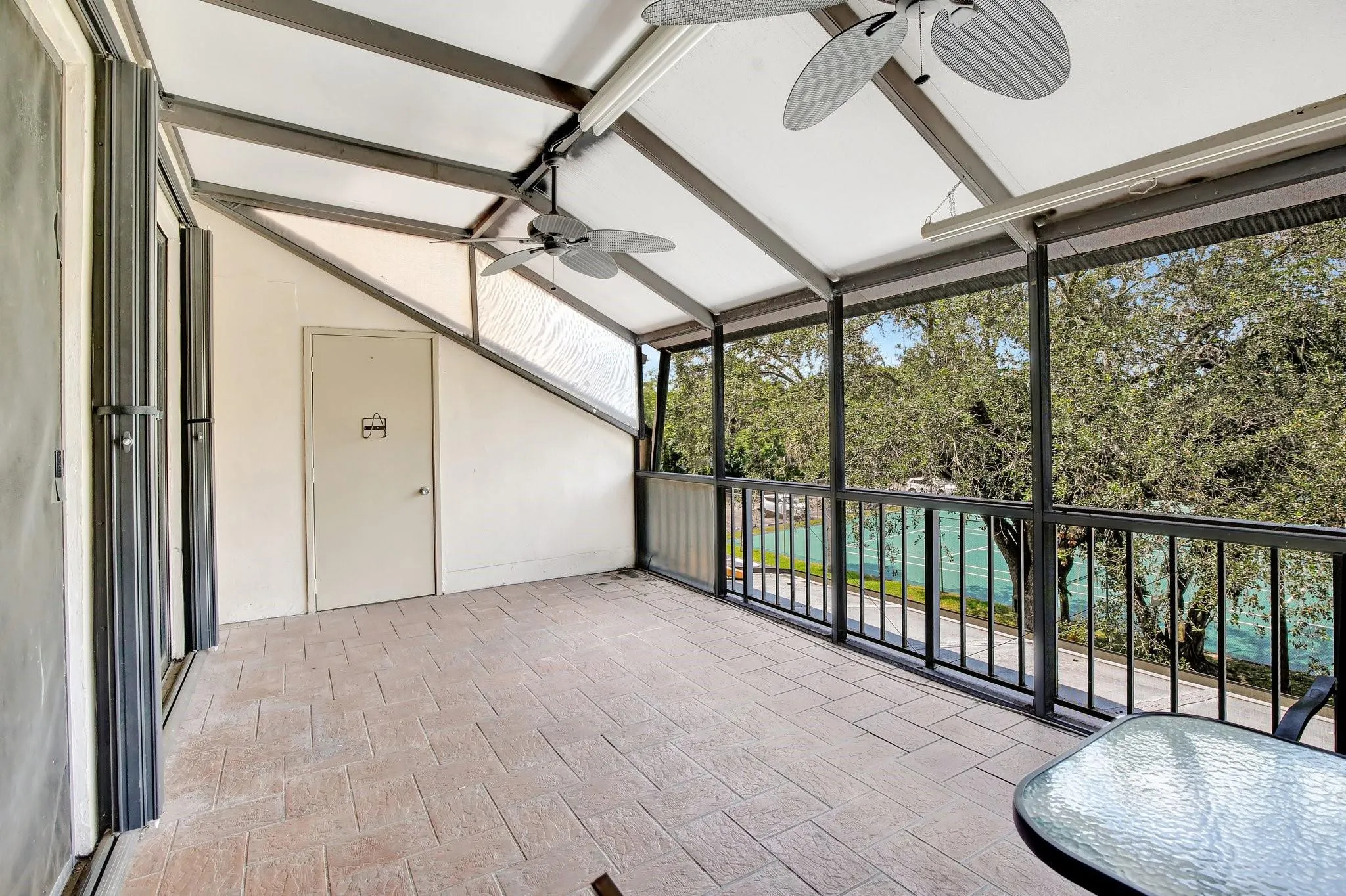 400 Commodore Dr, #313