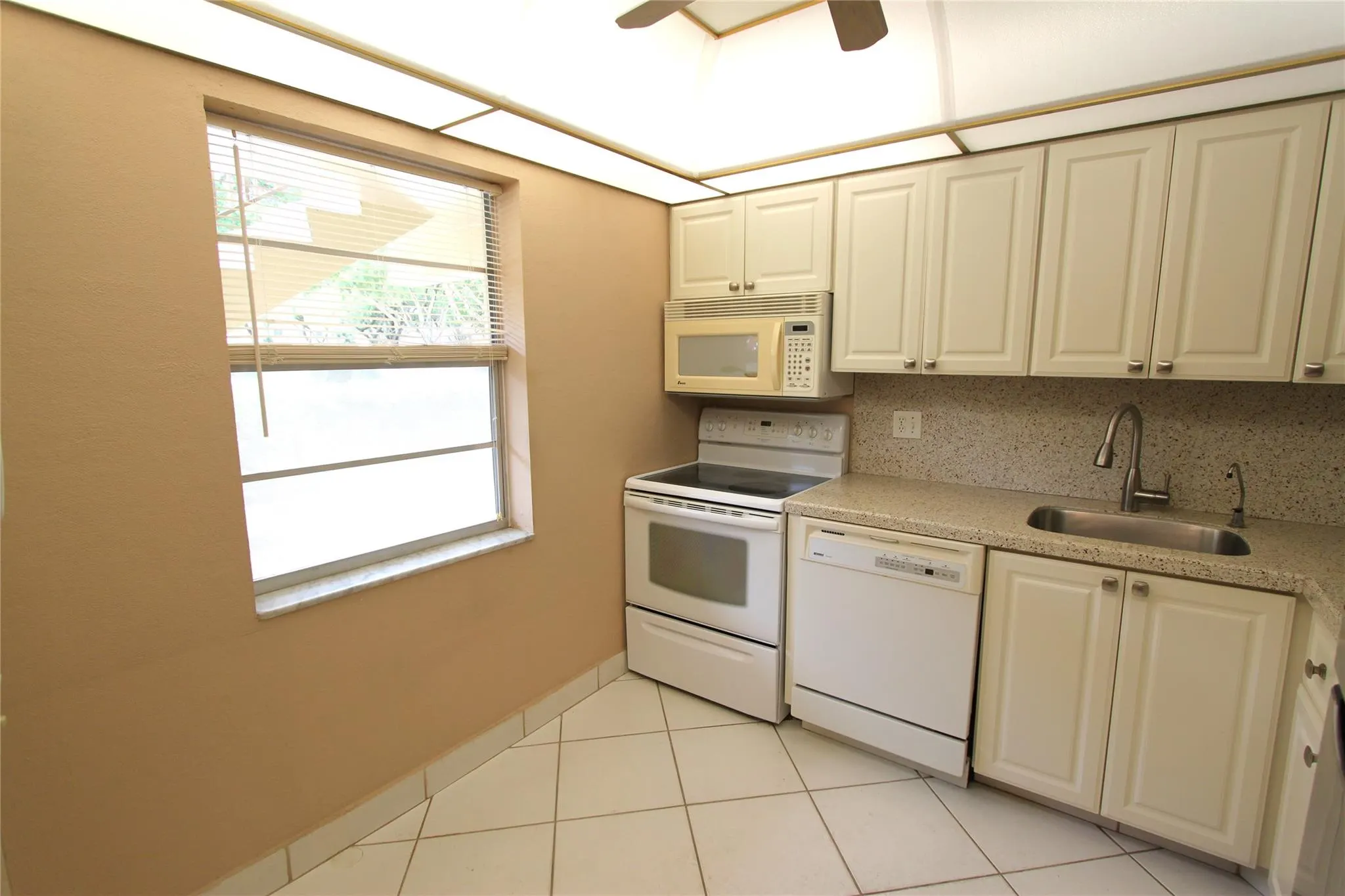 7490 NW 1st St, #102