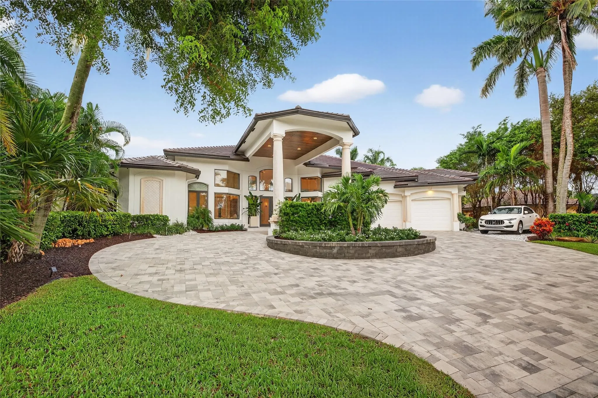 1518 E Lake Dr