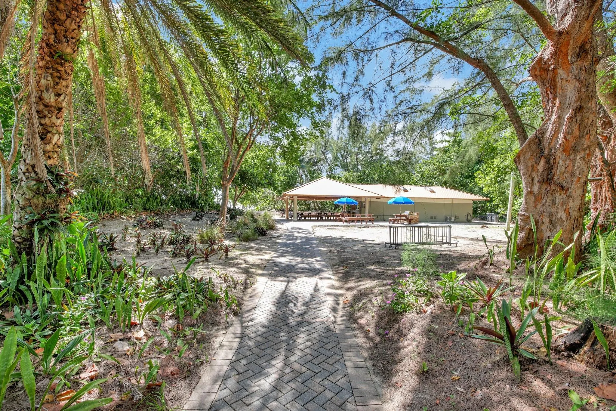 1518 E Lake Dr