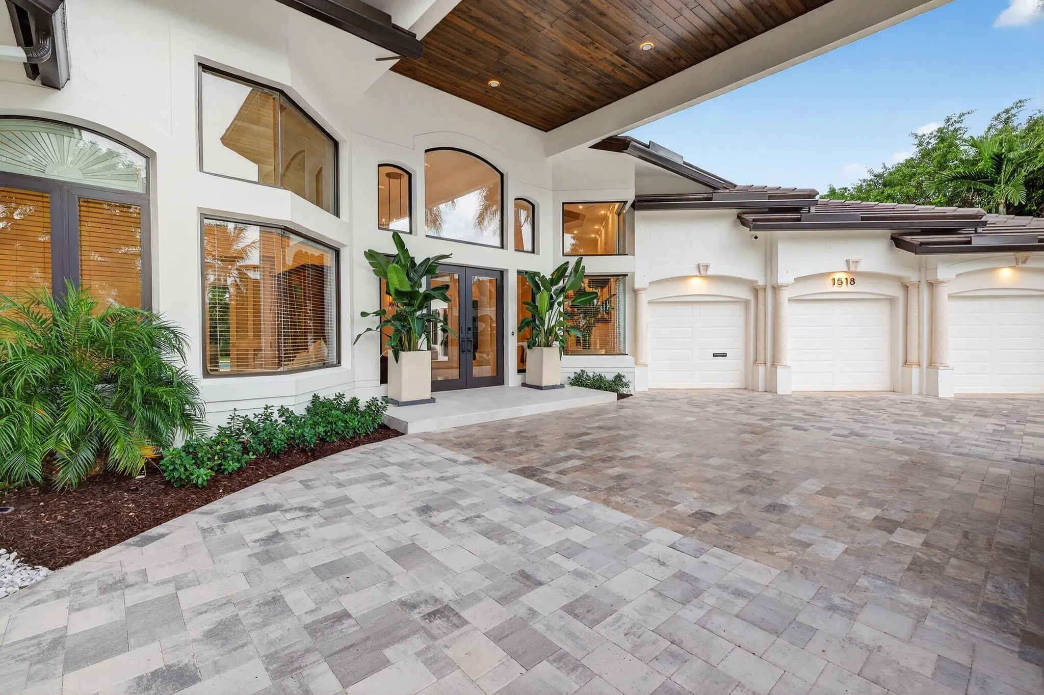 1518 E Lake Dr