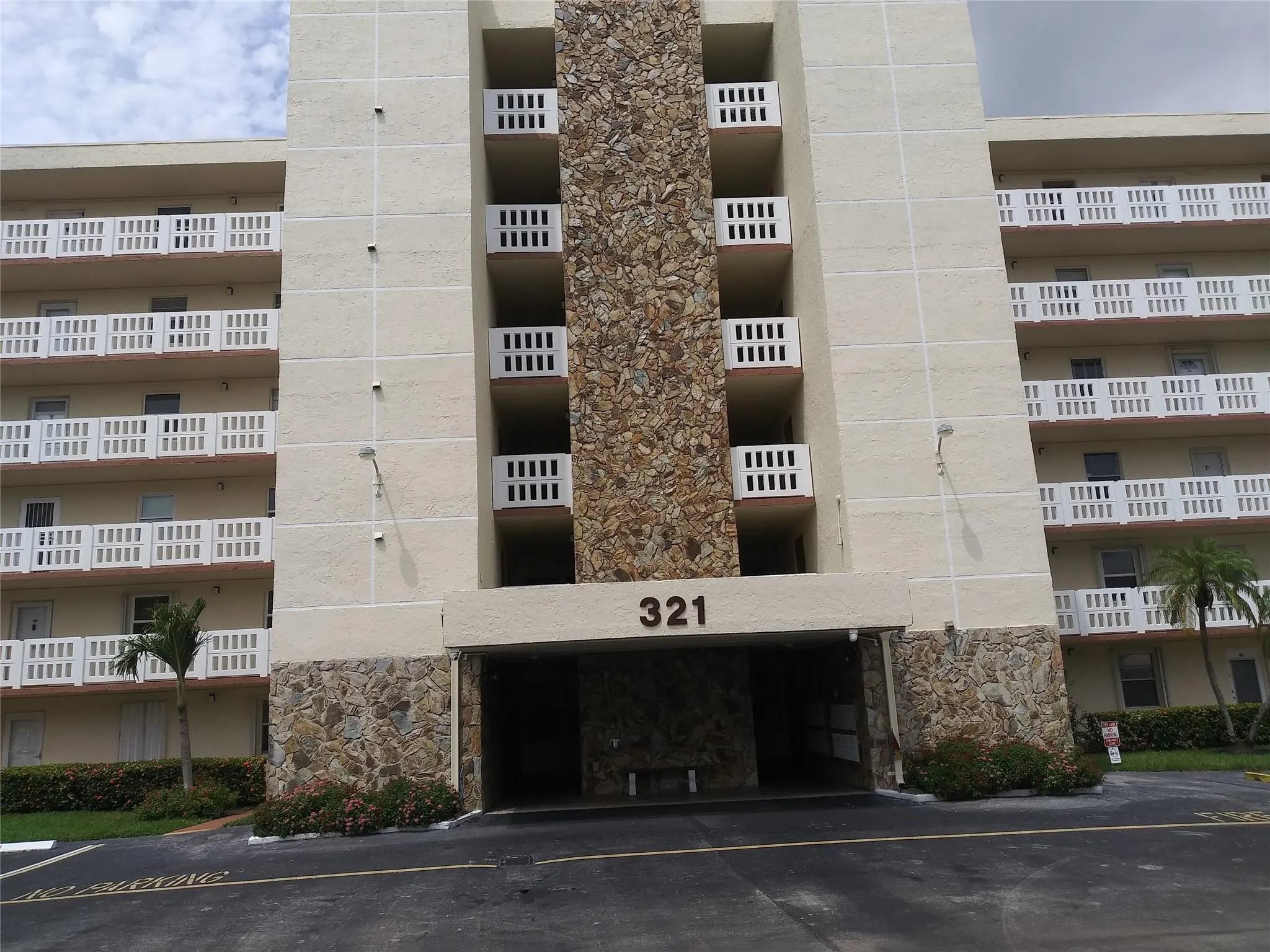 321 SE 3rd St, #306