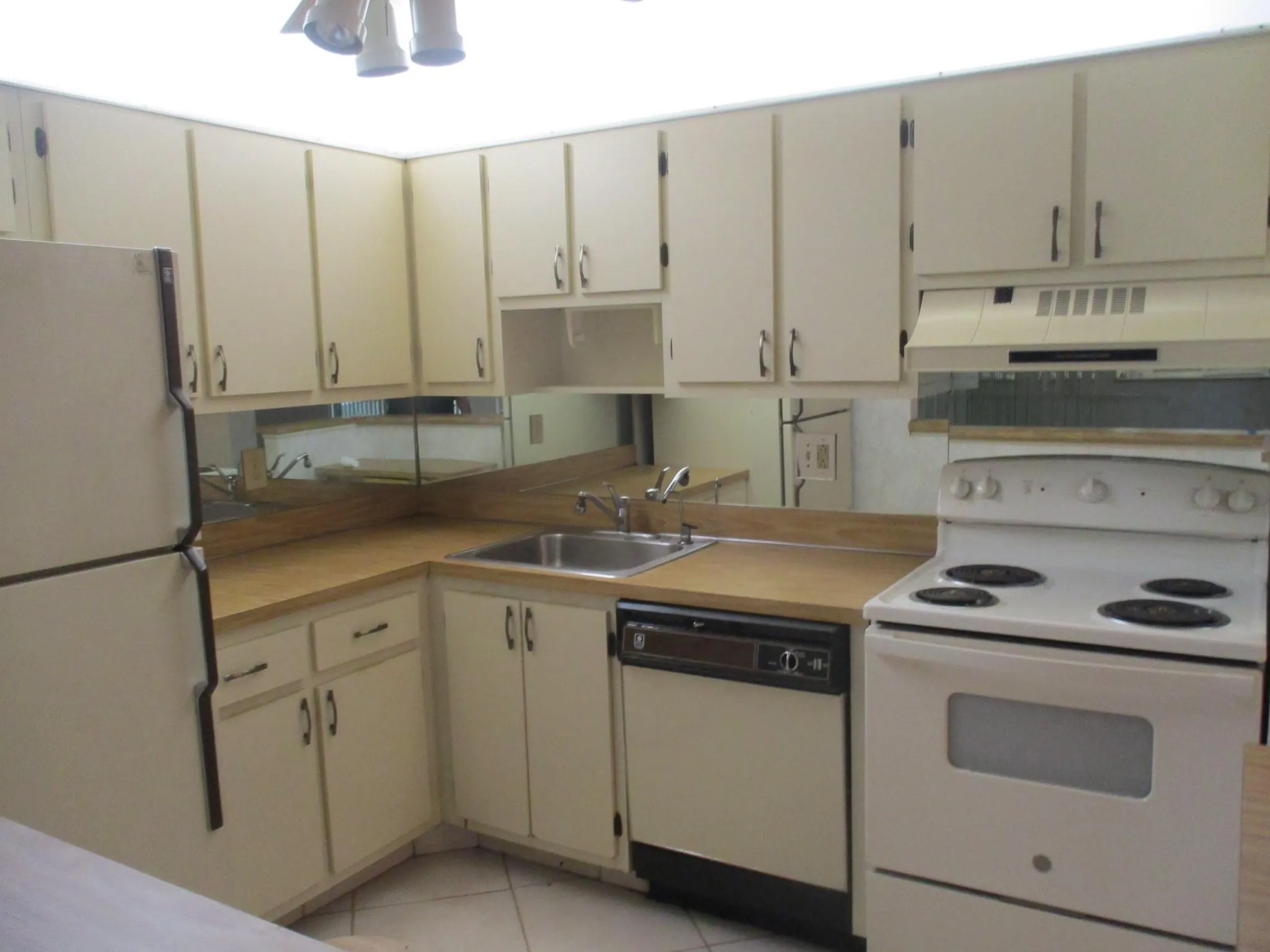 10753 W Clairmont Cir, #106