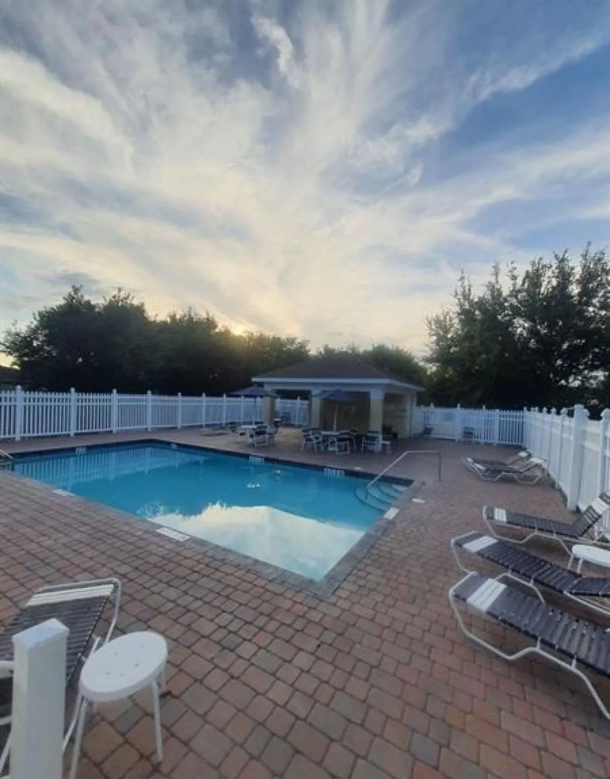 1733 Pointe West Way