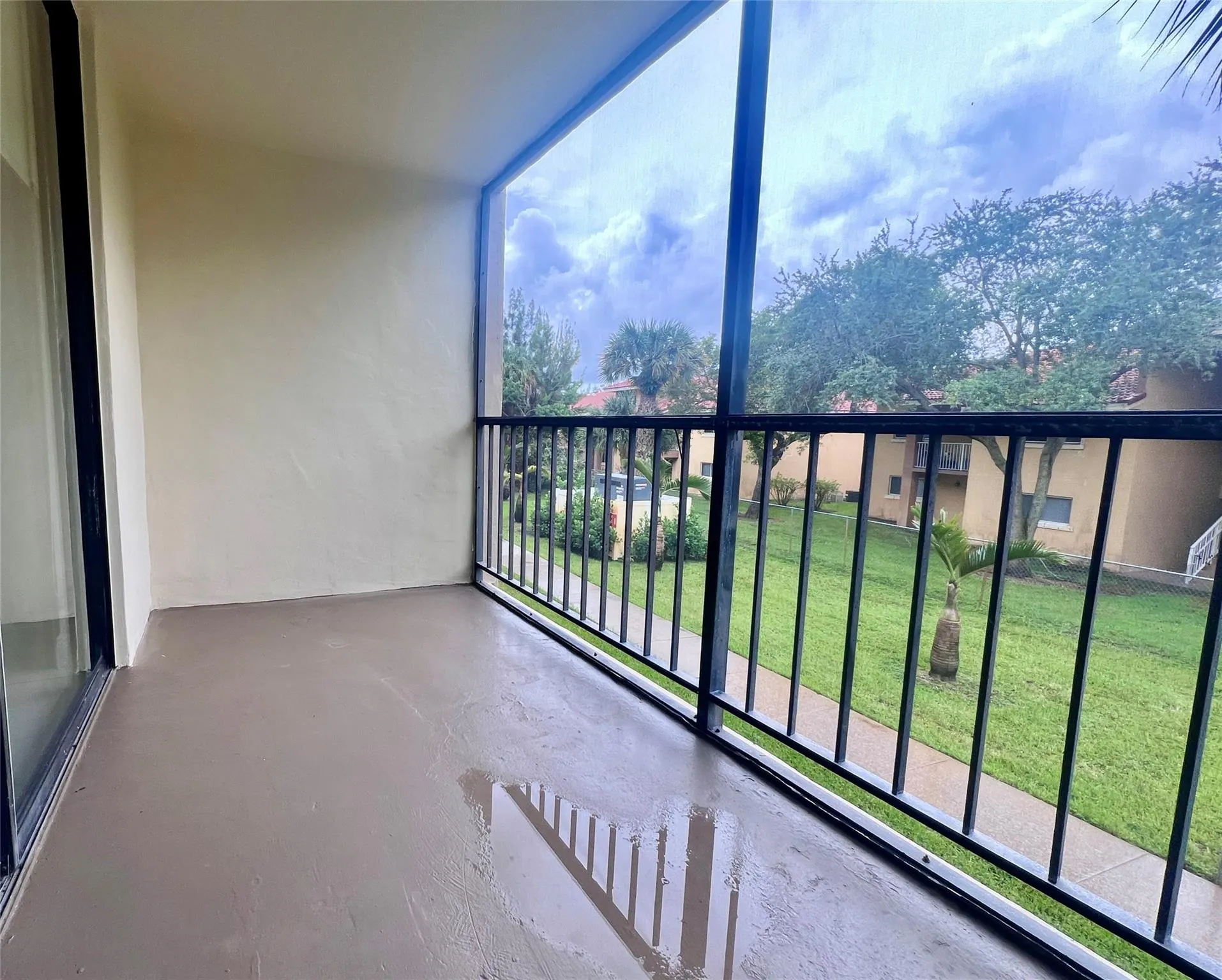 17350 NW 68th Ave, #300-301