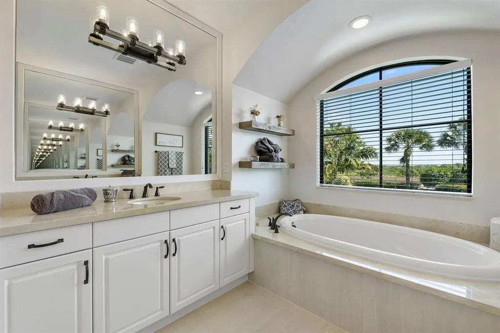 11133 Meridian Dr