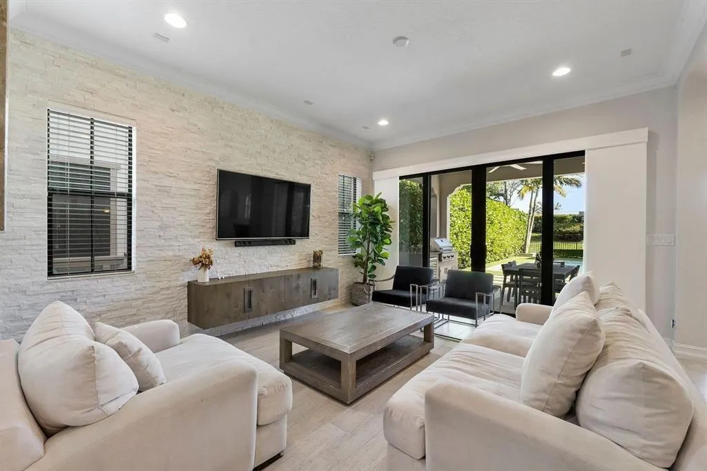 11133 Meridian Dr