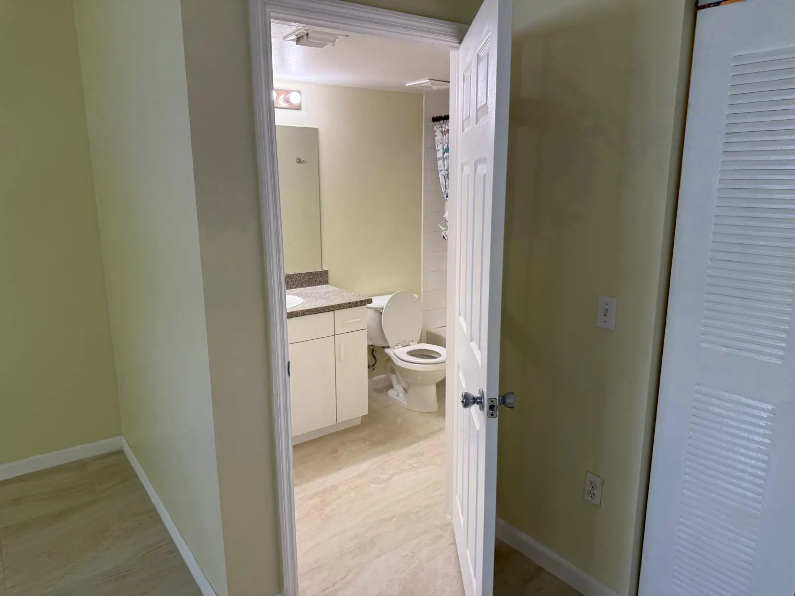 5061 Wiles Rd, #202