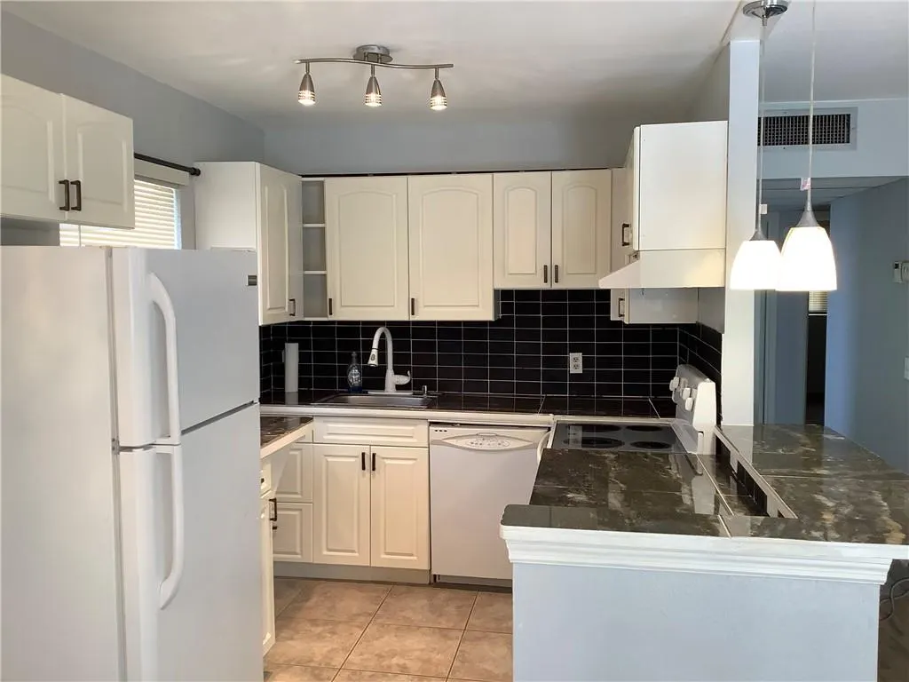 557 Monaco L, #557