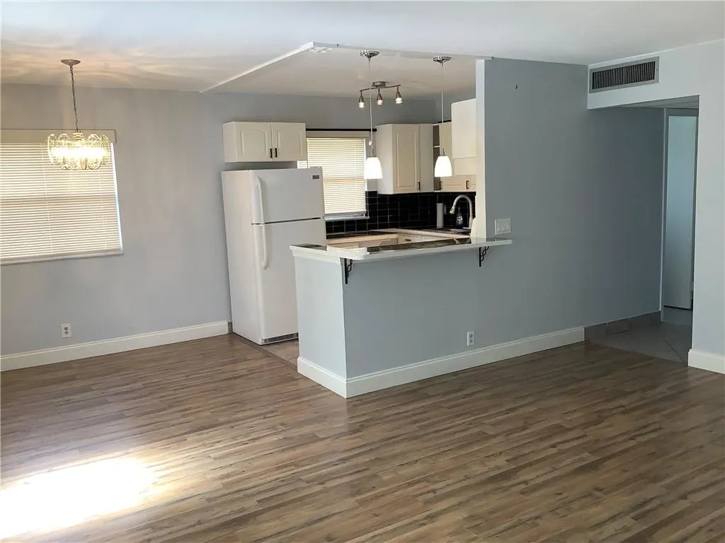 557 Monaco L, #557