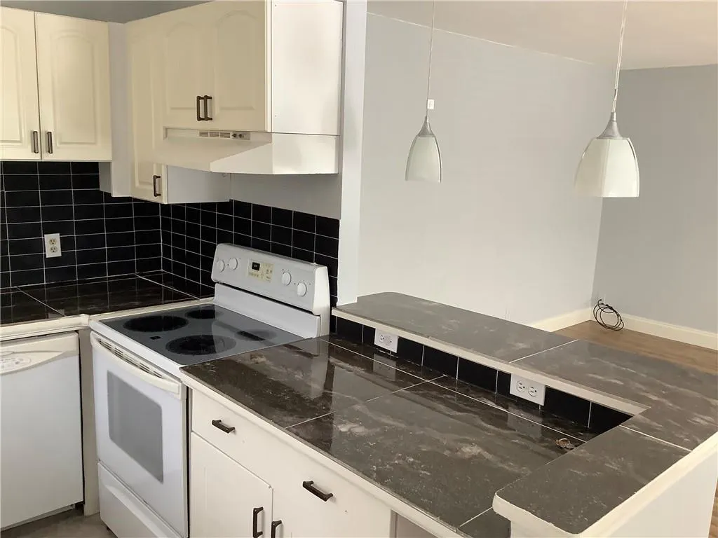 557 Monaco L, #557