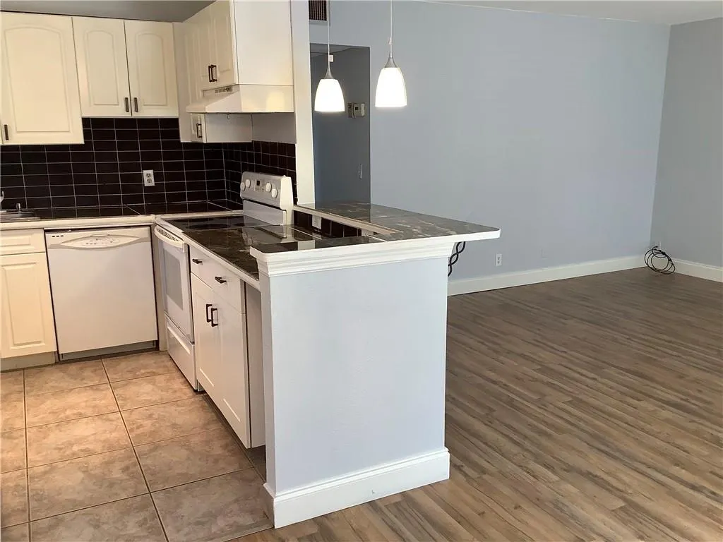 557 Monaco L, #557