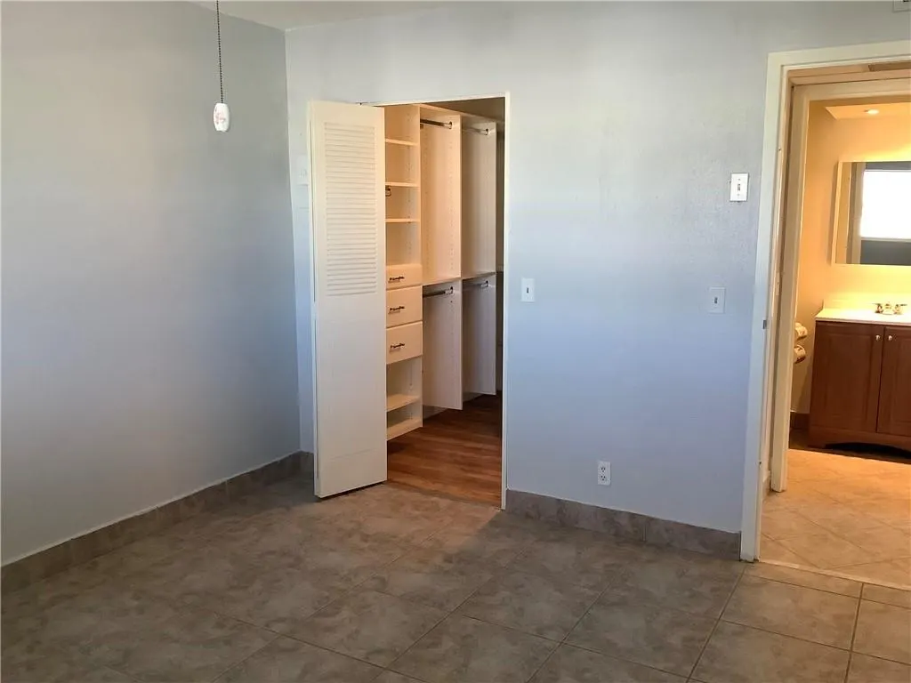 557 Monaco L, #557